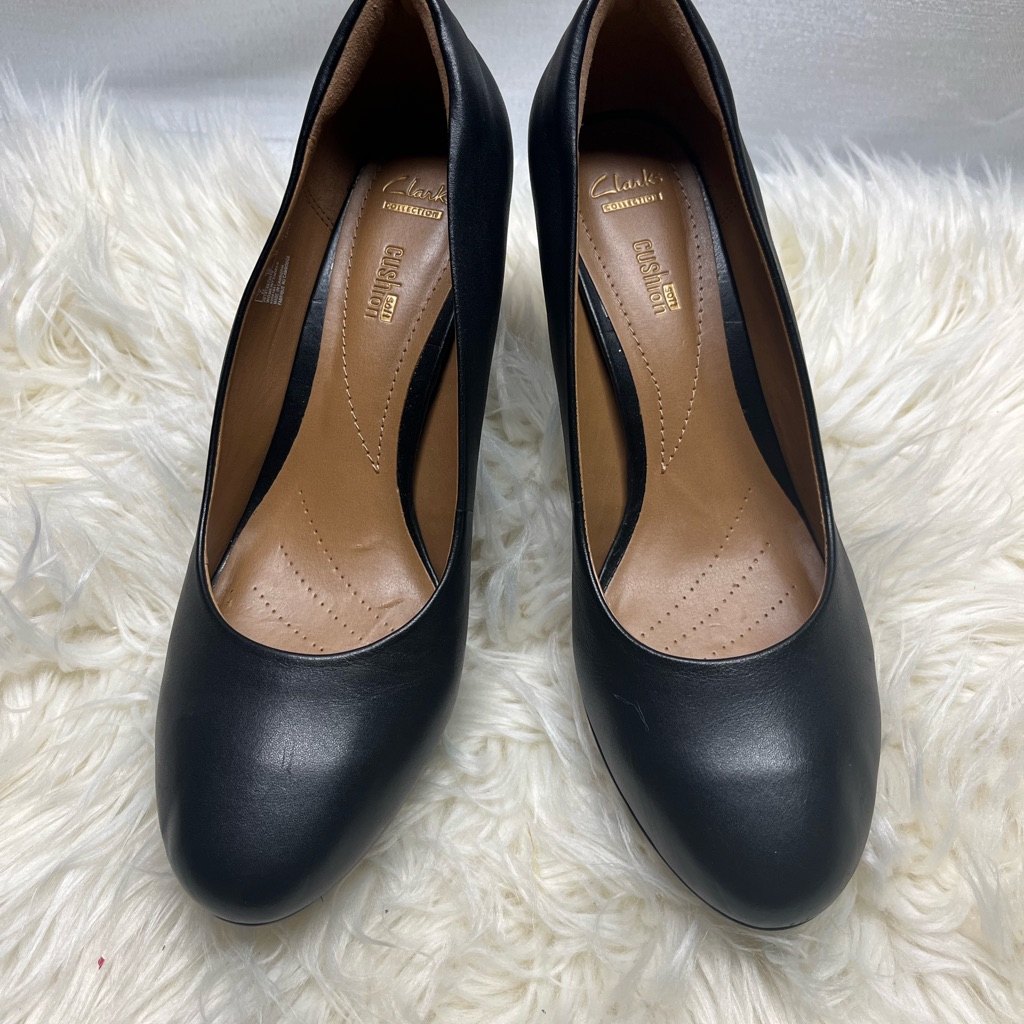 Black Platform Pump
